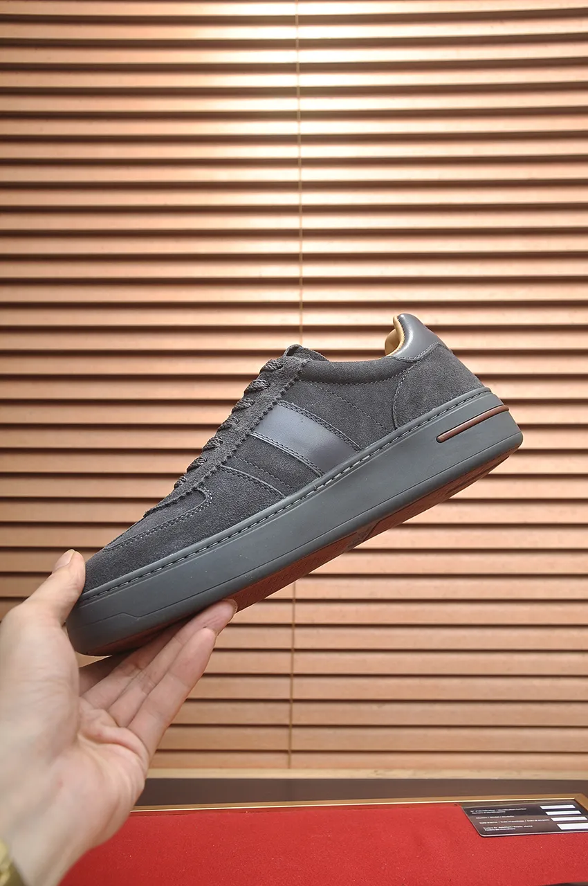 Men's men's shoes 💰580💶[𝐥𝐨𝐫𝐨 𝐏𝐢𝐚𝐧𝐚] lp classic loafers, an Italian treasure brand, the only brand that can match Hermès! Only after wearing it do we realize that we cannot let down our feet. The upper is imported cashmere, the lining of water-dyed cowhide ➕ the cowhide feet, the official original glass rubber outsole, and the pendant. Exclusive original packaging (tag ➕ brand paper ➕ outer box ➕ hand bag) code number: 38-46 (45 46 customized)